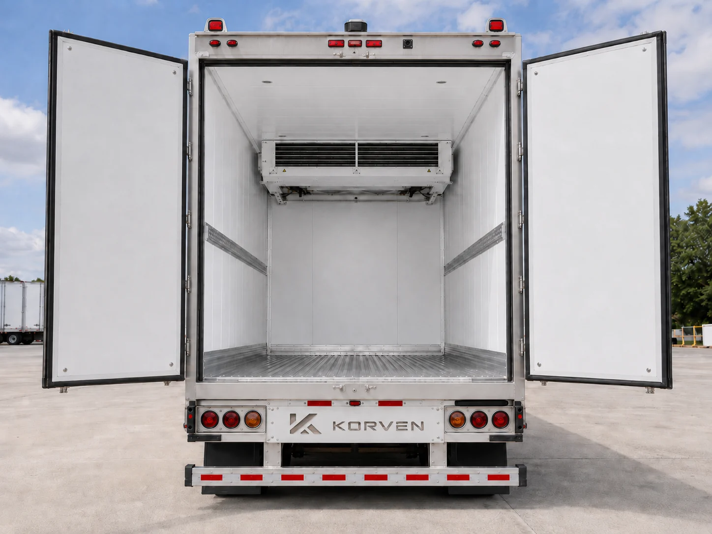 Refrigerated semi-trailer interior